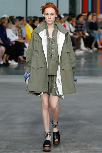 Look 18